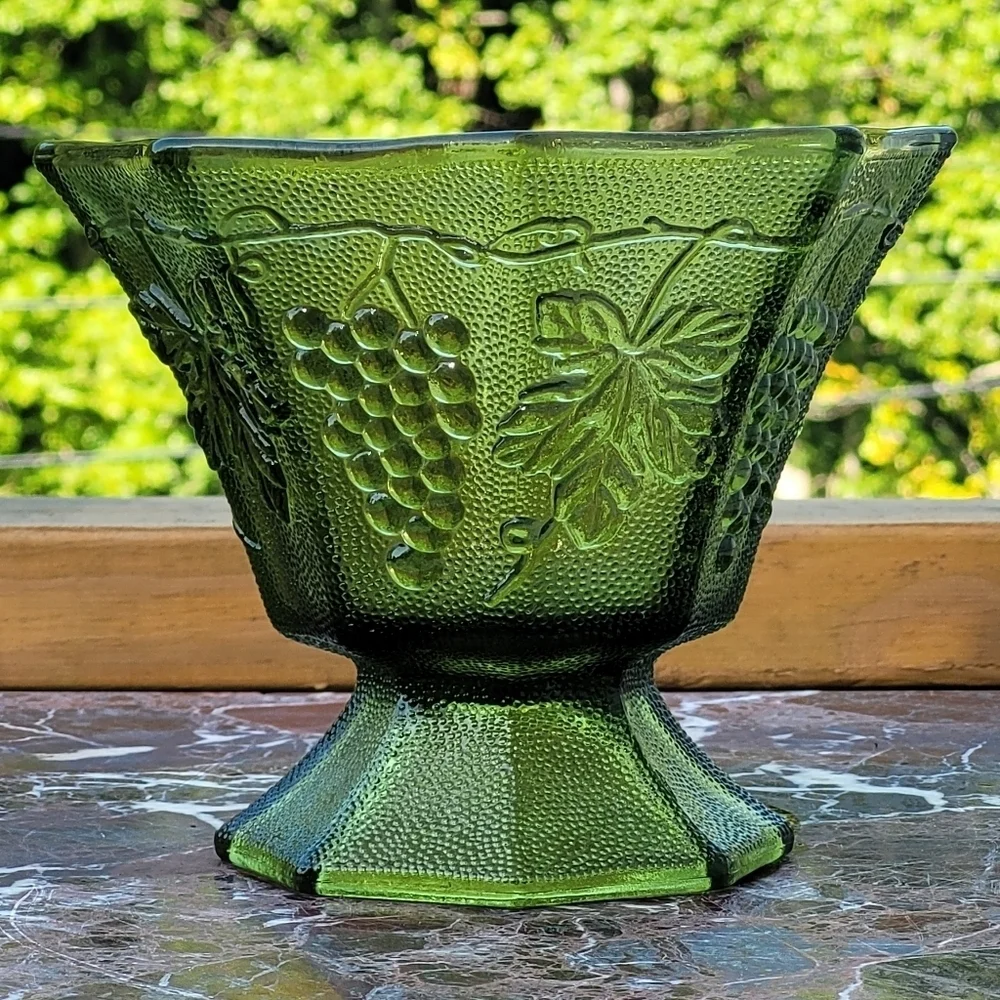 Vintage Anchor Hocking Green Glass‎ Grape Leaf Octagon Panel Pedestal Vase/ Dish